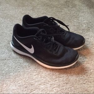 Nike flex run shoes